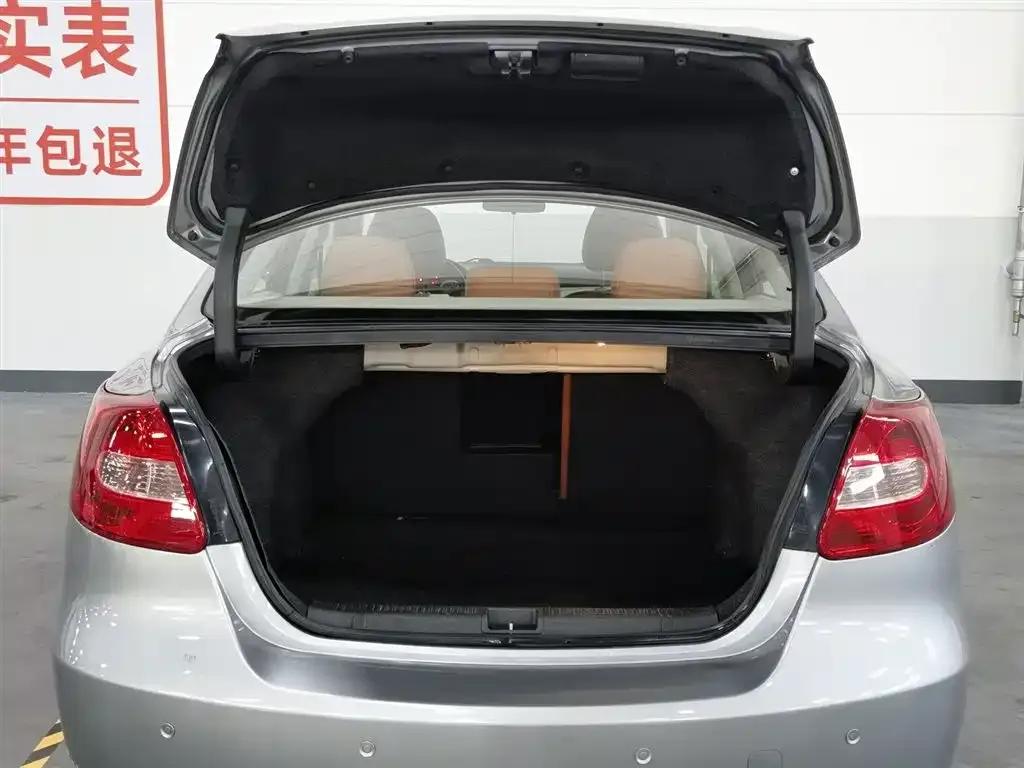 2011 Kizashi 2.4L 2WD CVT Standard Edition — миниатюра 16