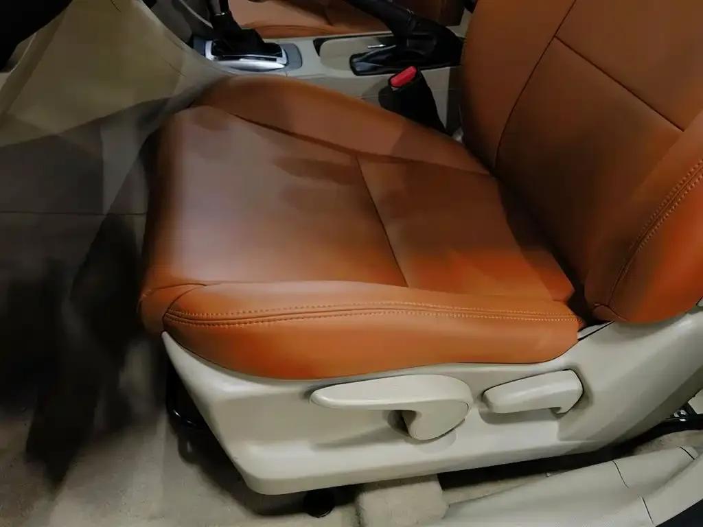 2011 Kizashi 2.4L 2WD CVT Standard Edition — миниатюра 20