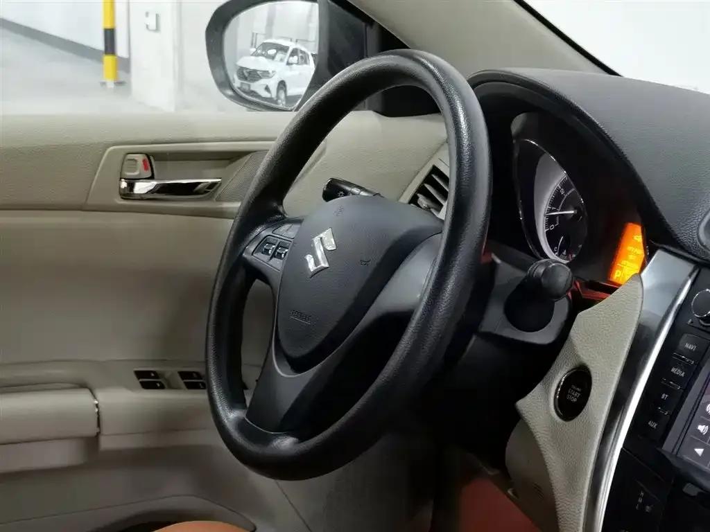 2011 Kizashi 2.4L 2WD CVT Standard Edition — миниатюра 22