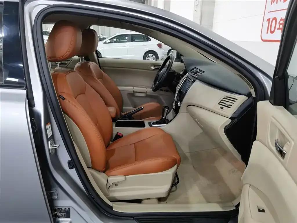 2011 Kizashi 2.4L 2WD CVT Standard Edition — миниатюра 23