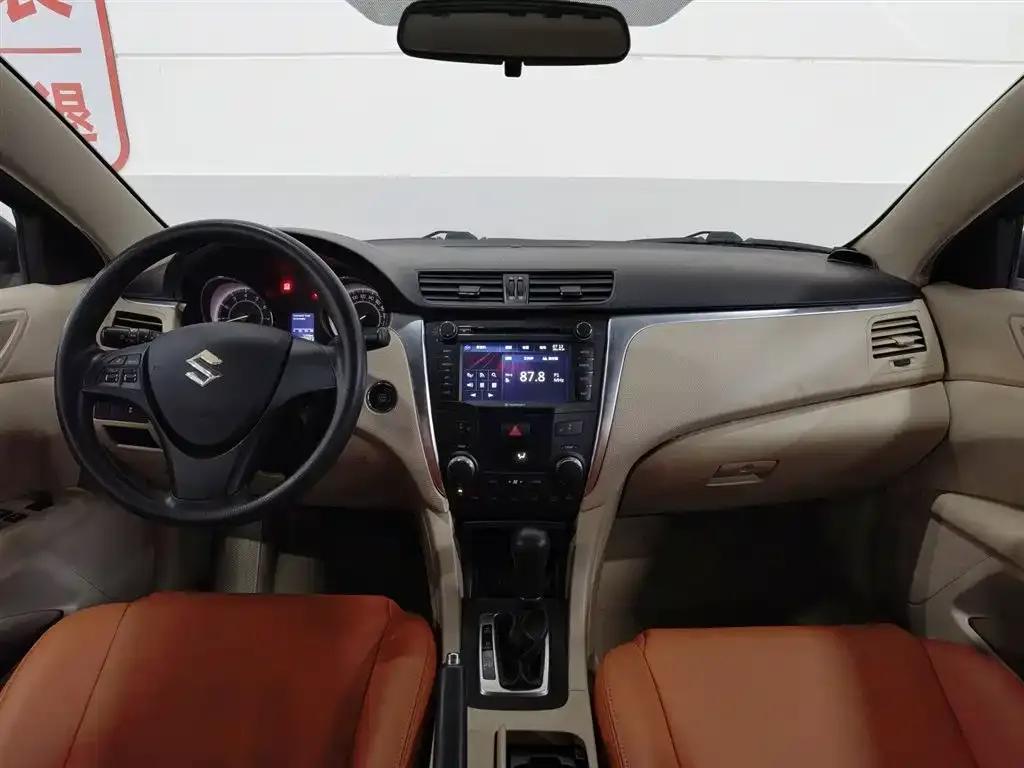 2011 Kizashi 2.4L 2WD CVT Standard Edition — миниатюра 5