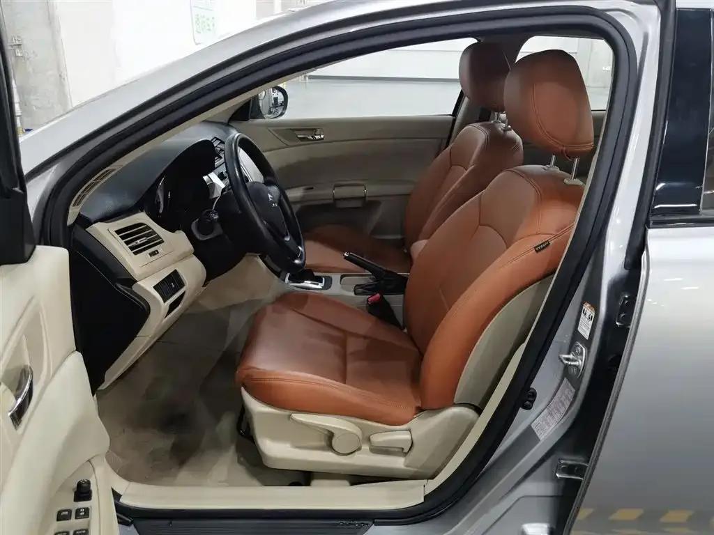 2011 Kizashi 2.4L 2WD CVT Standard Edition — миниатюра 10