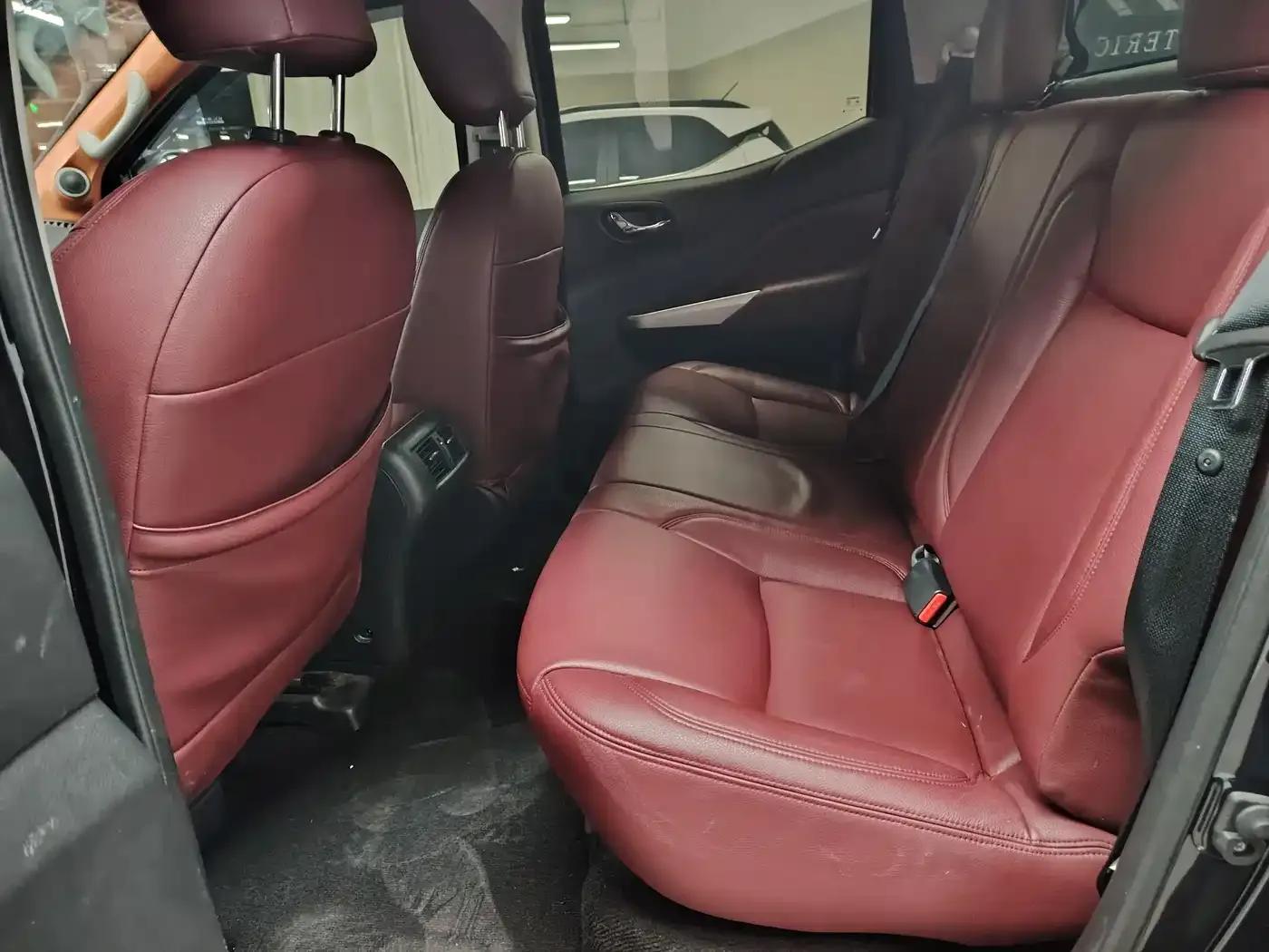 2017 Navara 2.5L Automatic 4WD Luxury Edition QR25 — миниатюра 12
