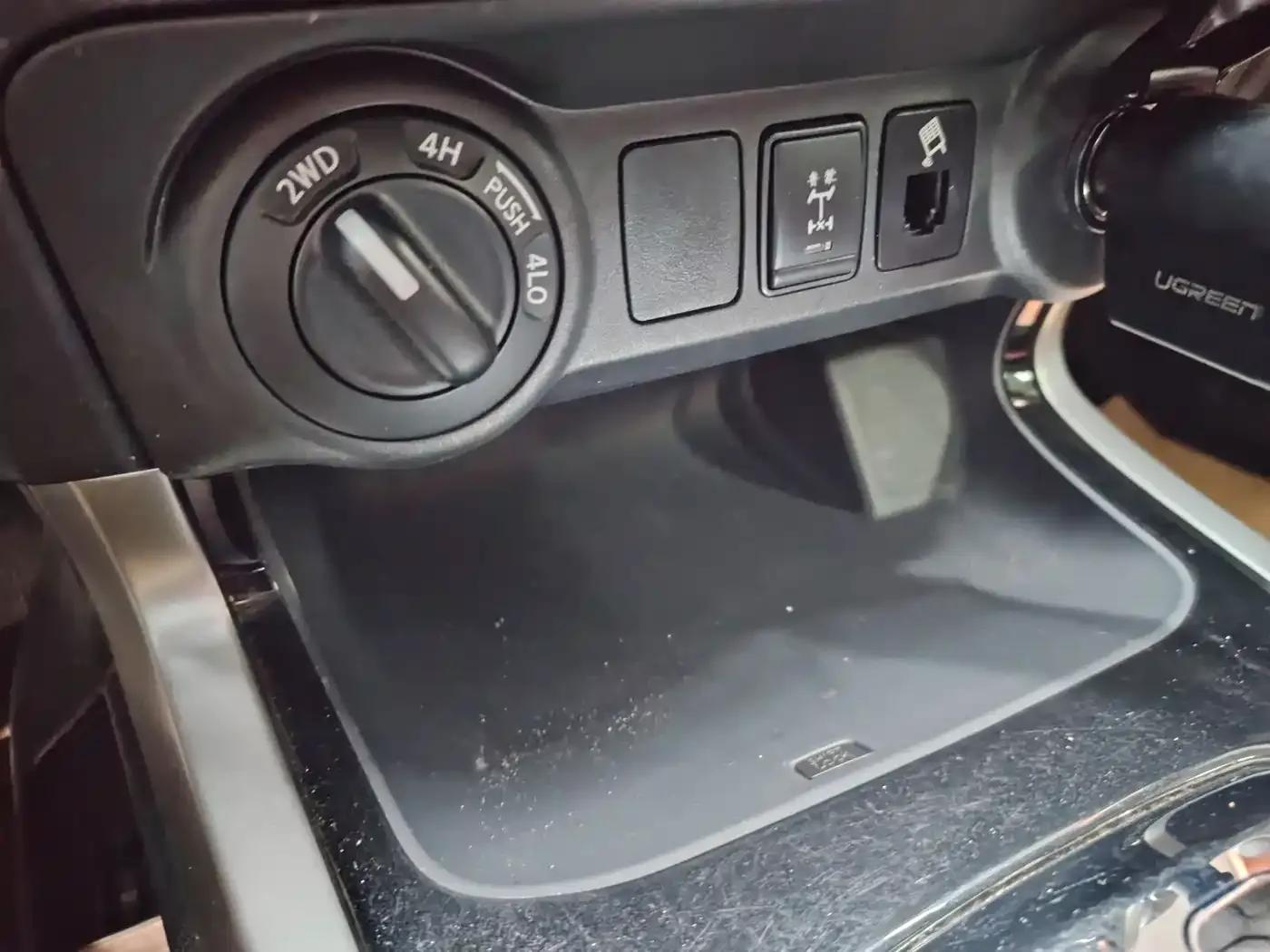 2017 Navara 2.5L Automatic 4WD Luxury Edition QR25 — миниатюра 16