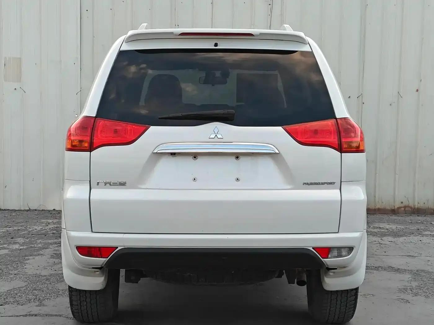 2013 Pajero Sport 3.0L Automatic 4WD Flagship Edition — миниатюра 6