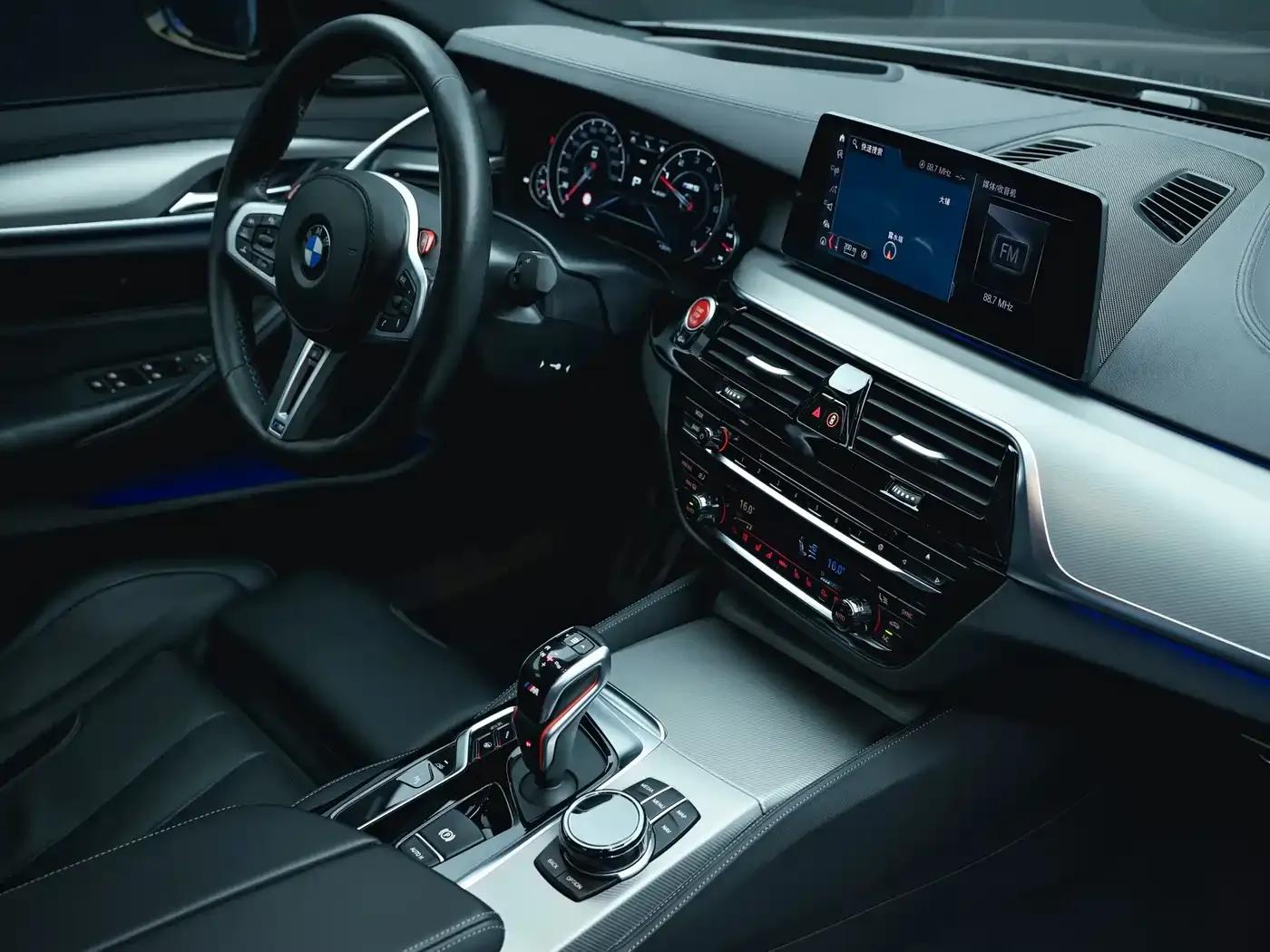 2018 BMW M5 — миниатюра 10