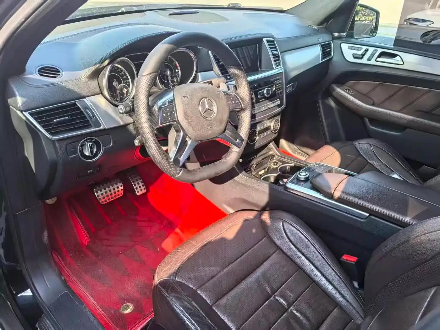 2012 Mercedes-Benz M-Class AMG ML 63 — миниатюра 3