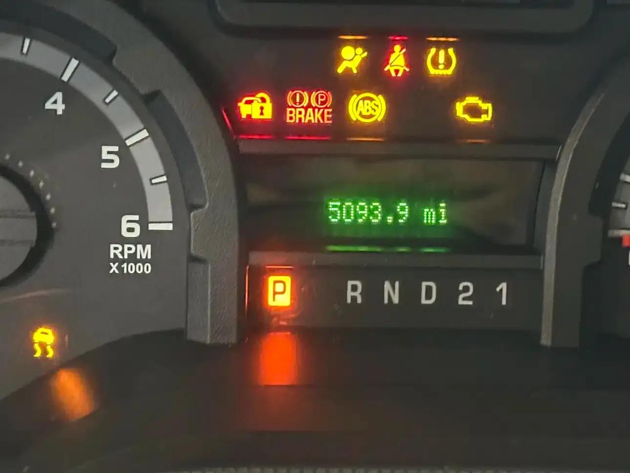 2011 Ford E350 5.4L Standard Yacht Edition — миниатюра 11