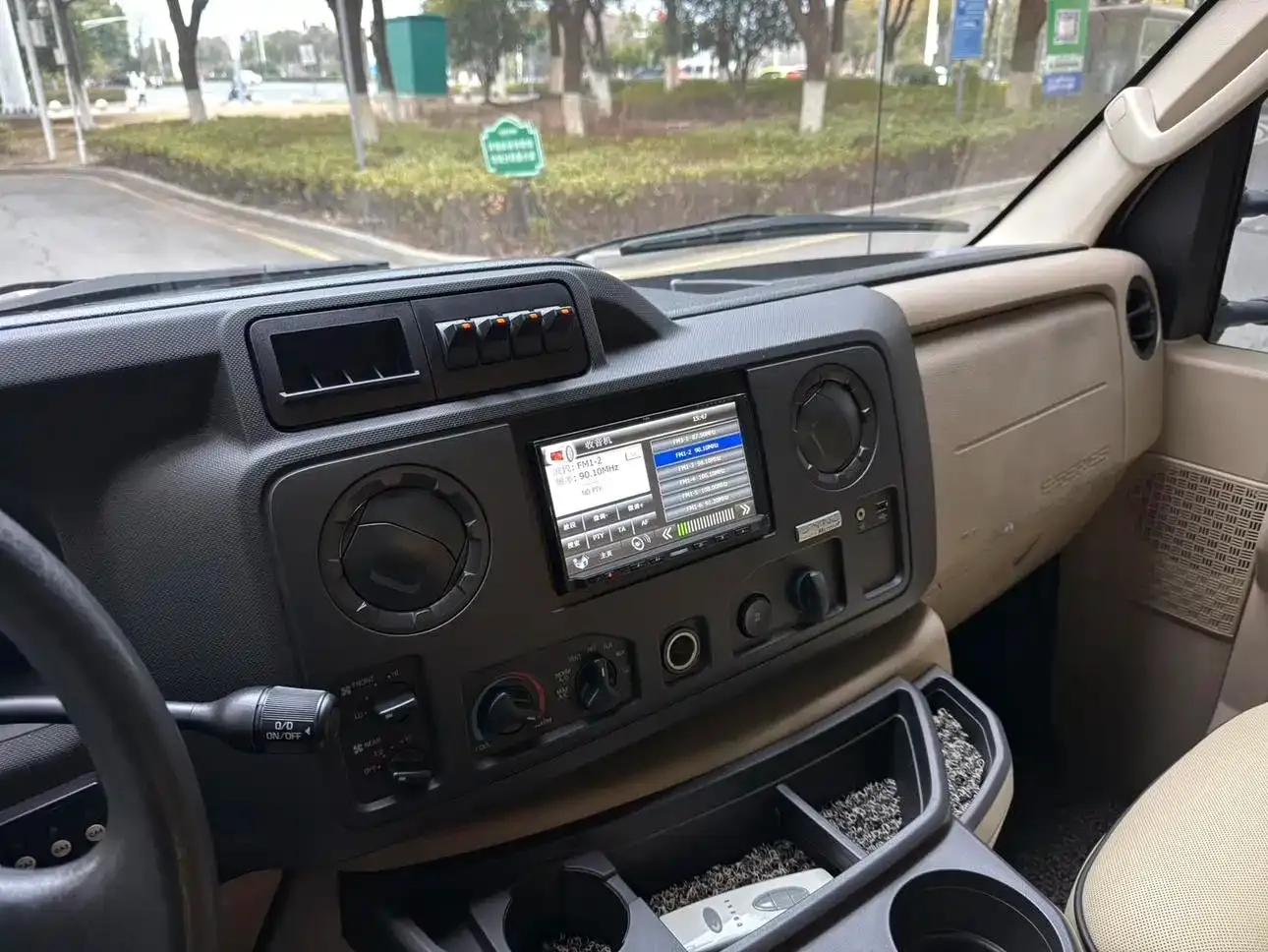 2011 Ford E350 5.4L Standard Yacht Edition — миниатюра 12