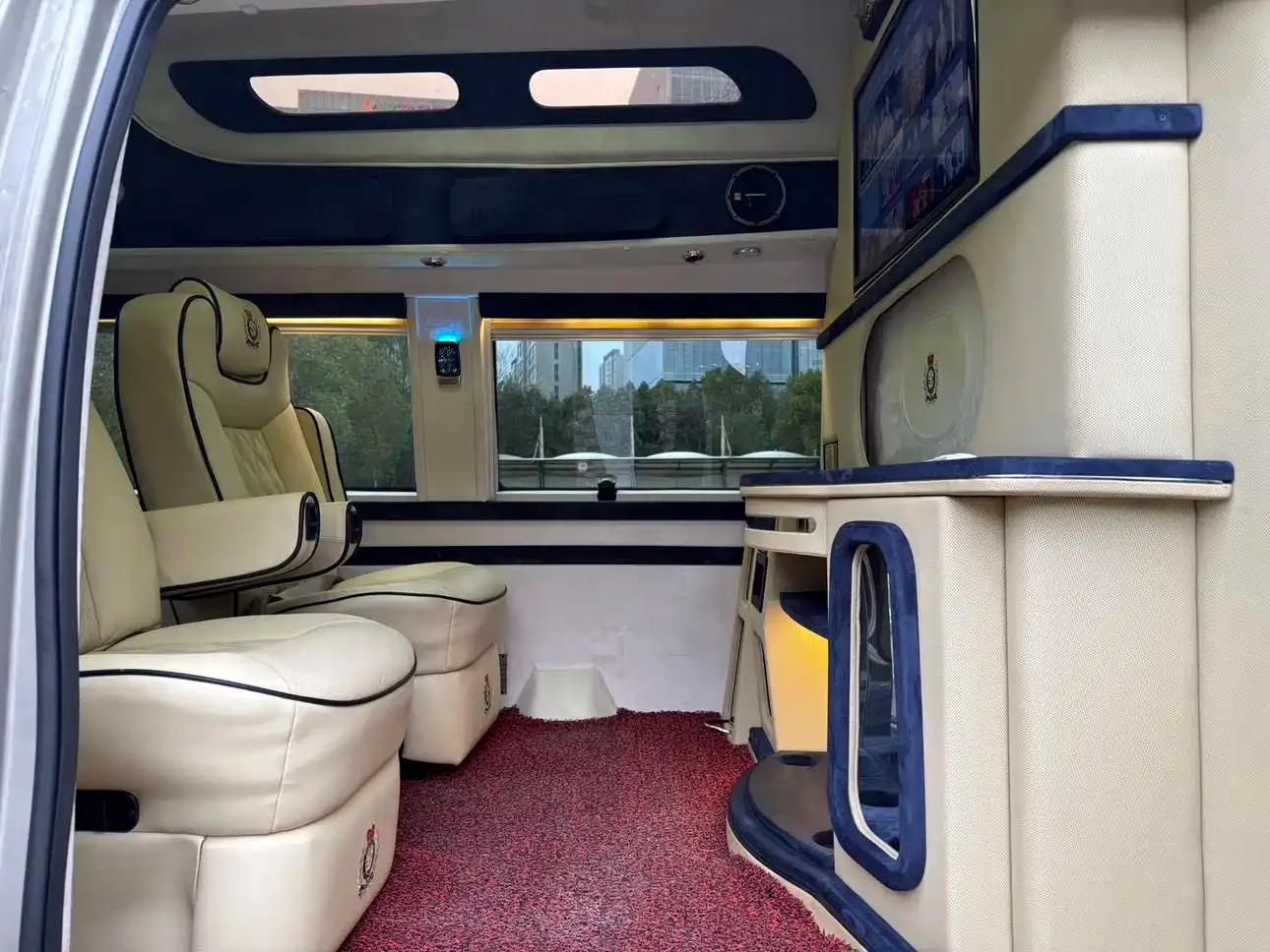 2011 Ford E350 5.4L Standard Yacht Edition — миниатюра 13