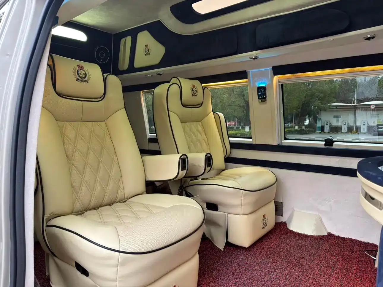 2011 Ford E350 5.4L Standard Yacht Edition — миниатюра 15