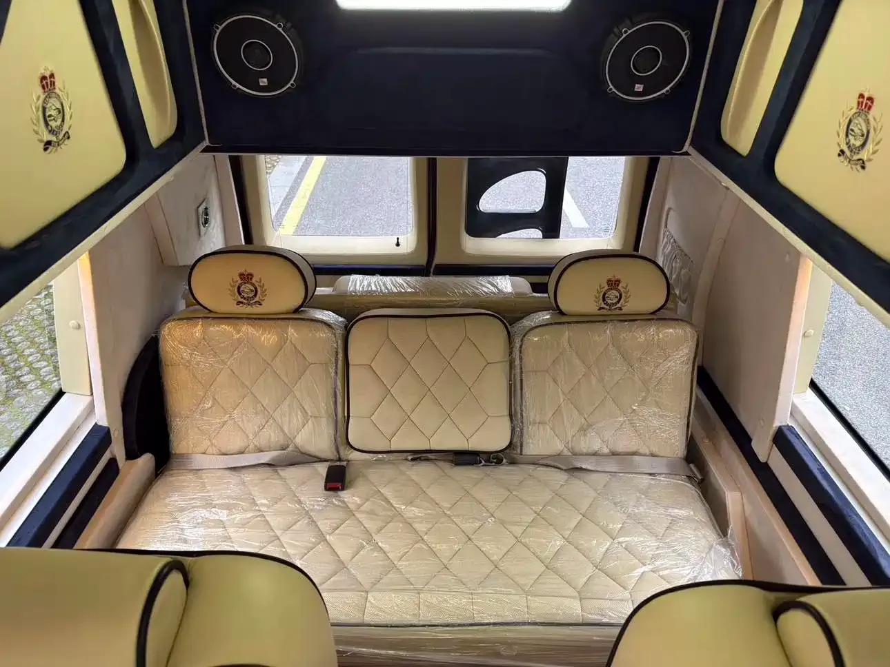 2011 Ford E350 5.4L Standard Yacht Edition — миниатюра 16