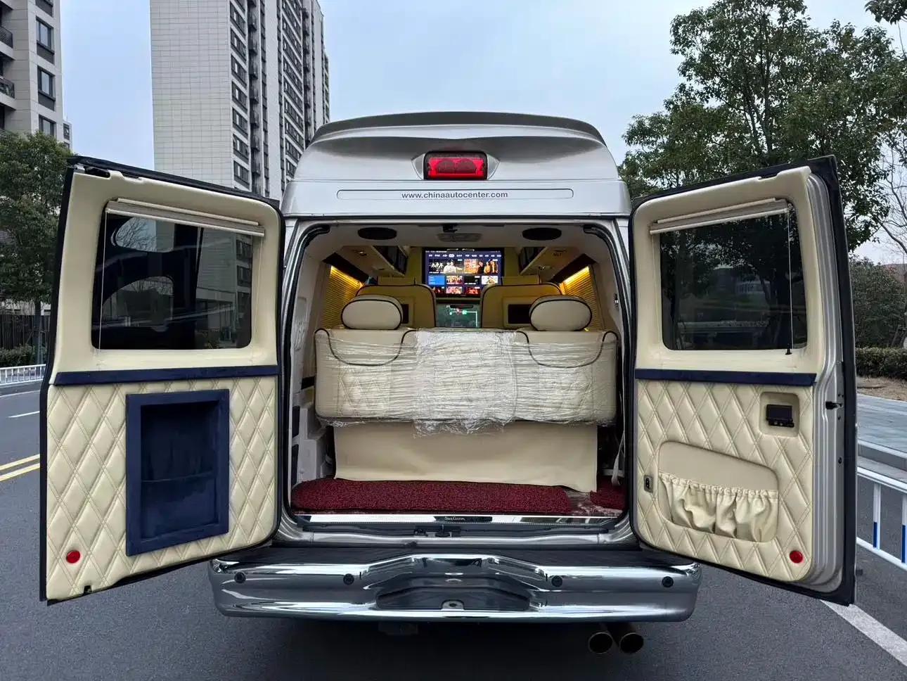 2011 Ford E350 5.4L Standard Yacht Edition — миниатюра 19