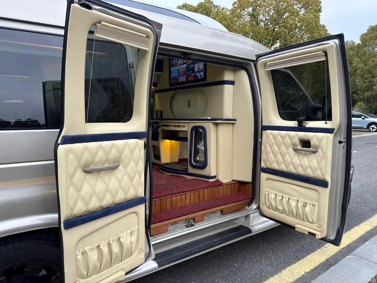 2011 Ford E350 5.4L Standard Yacht Edition — миниатюра 20