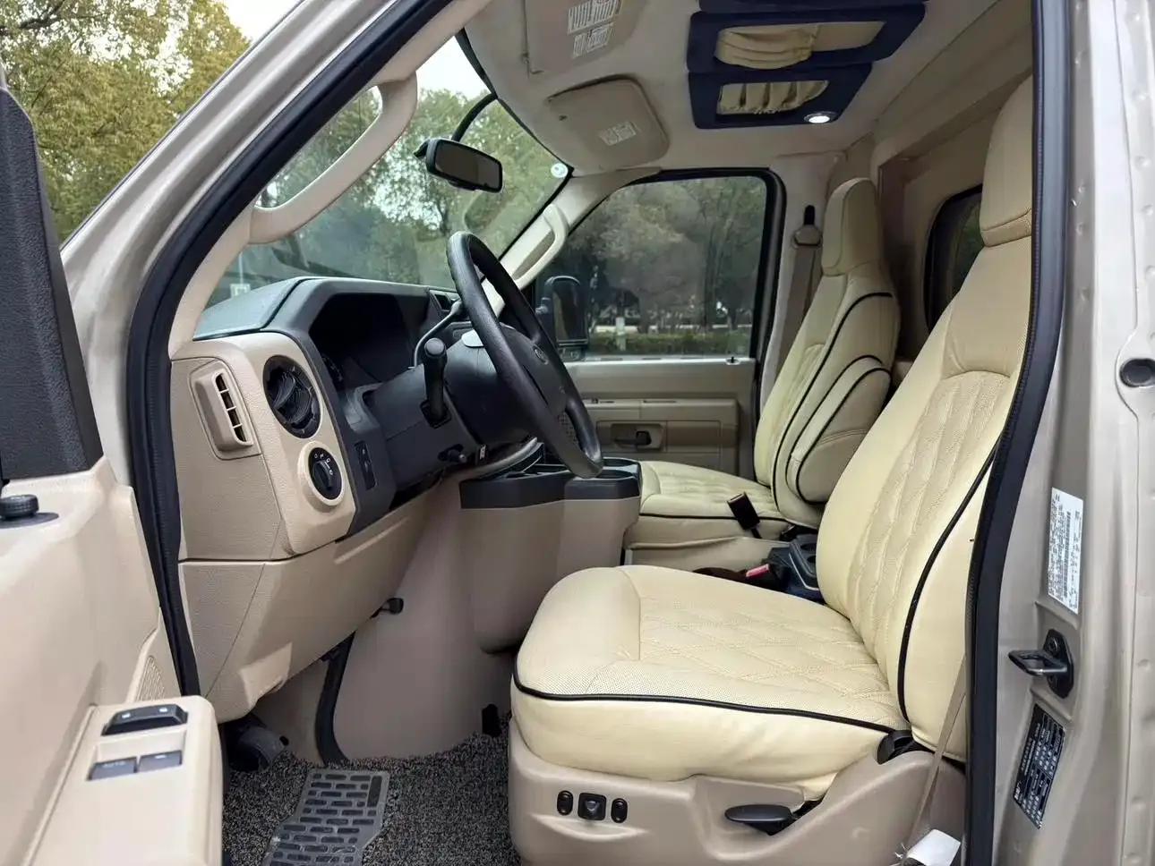 2011 Ford E350 5.4L Standard Yacht Edition — миниатюра 3