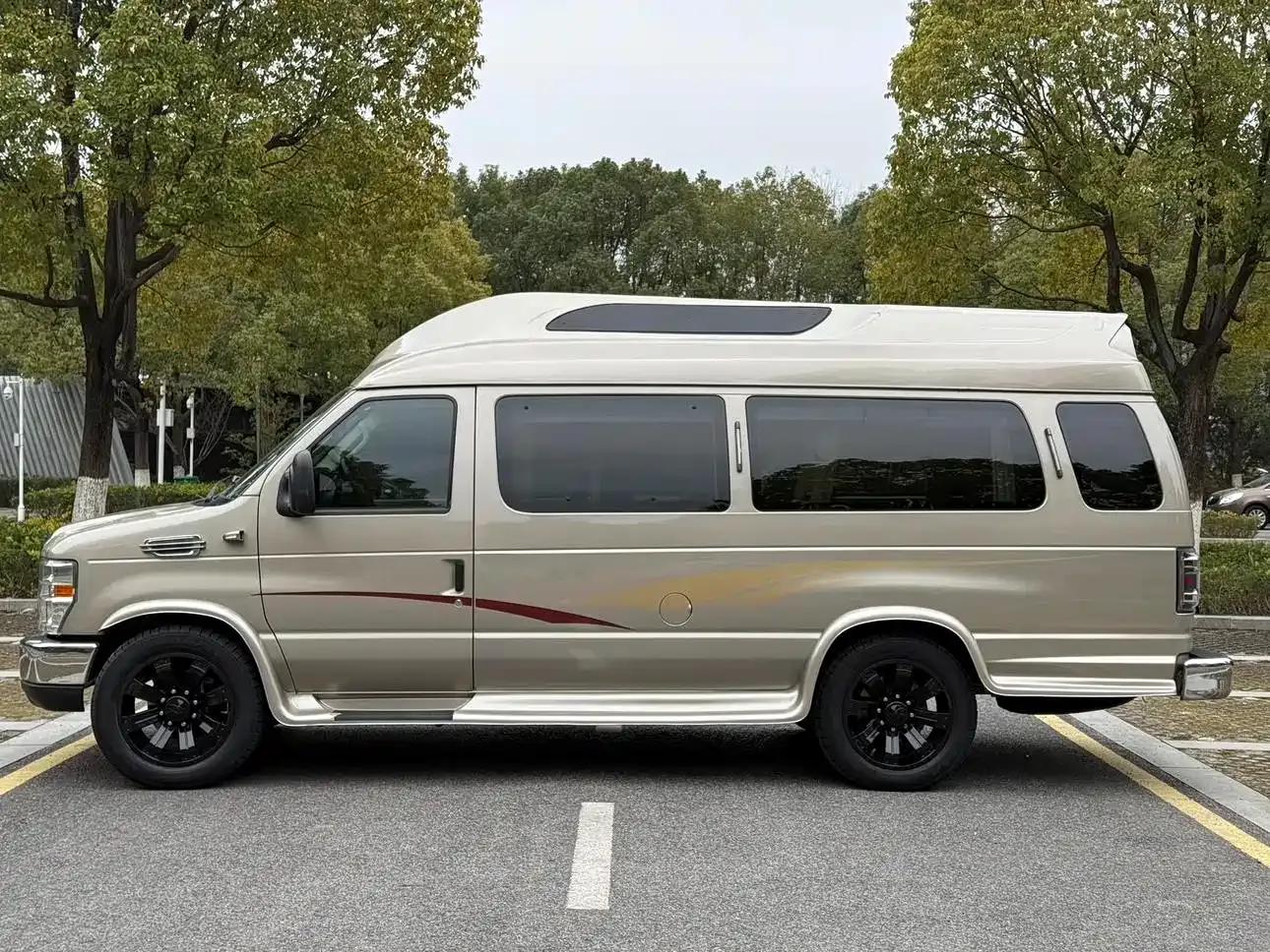 2011 Ford E350 5.4L Standard Yacht Edition — миниатюра 6