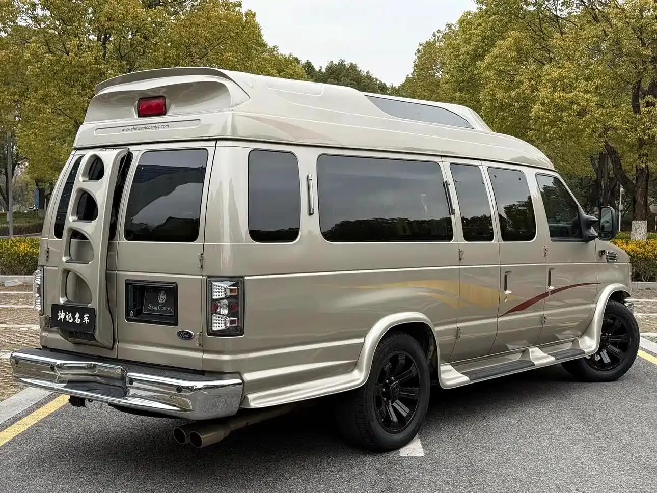2011 Ford E350 5.4L Standard Yacht Edition — миниатюра 7