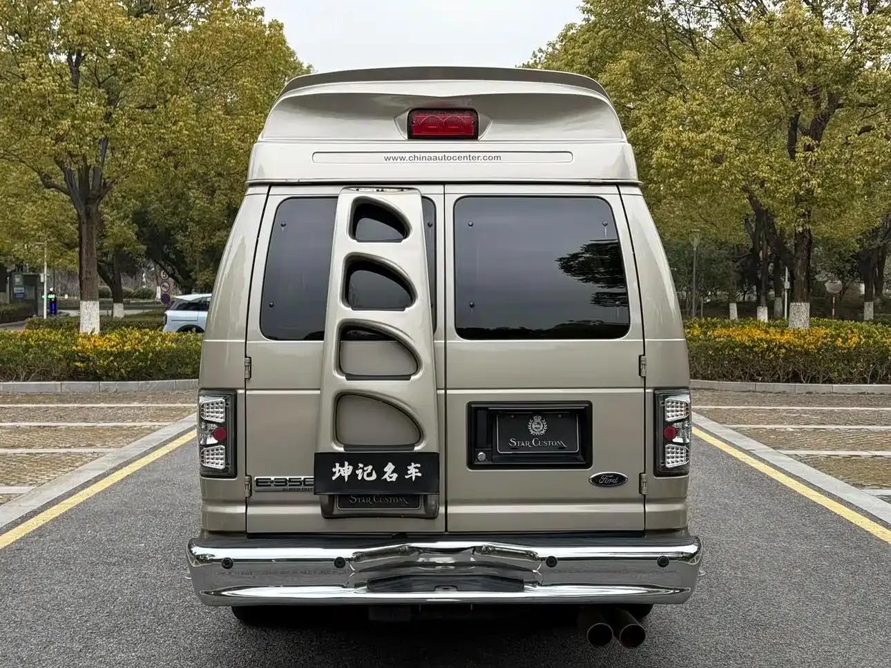 2011 Ford E350 5.4L Standard Yacht Edition — миниатюра 8