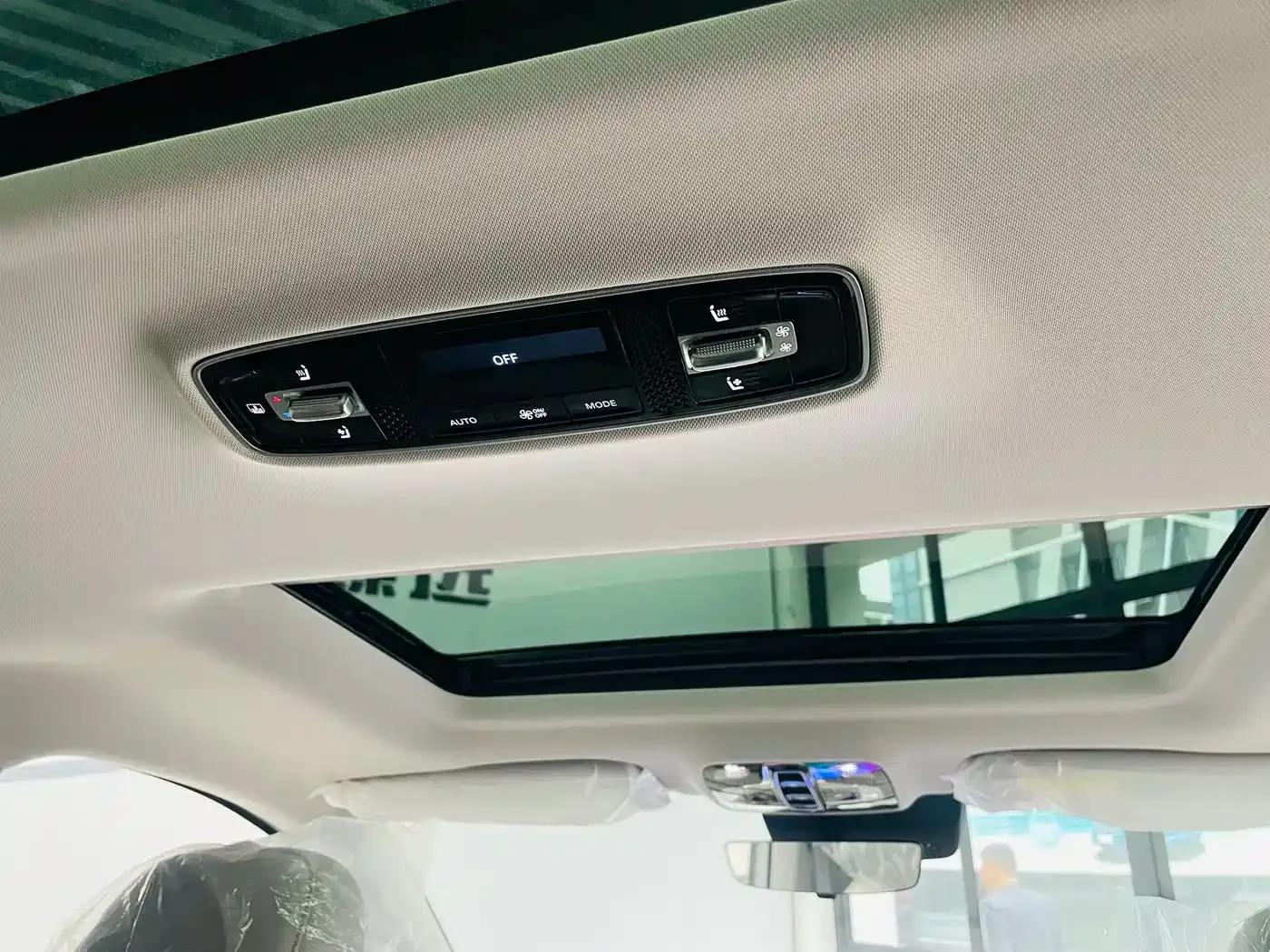 Roewe iMAX8 New Energy 2025 1.5T DMH Luxury Edition — миниатюра 13