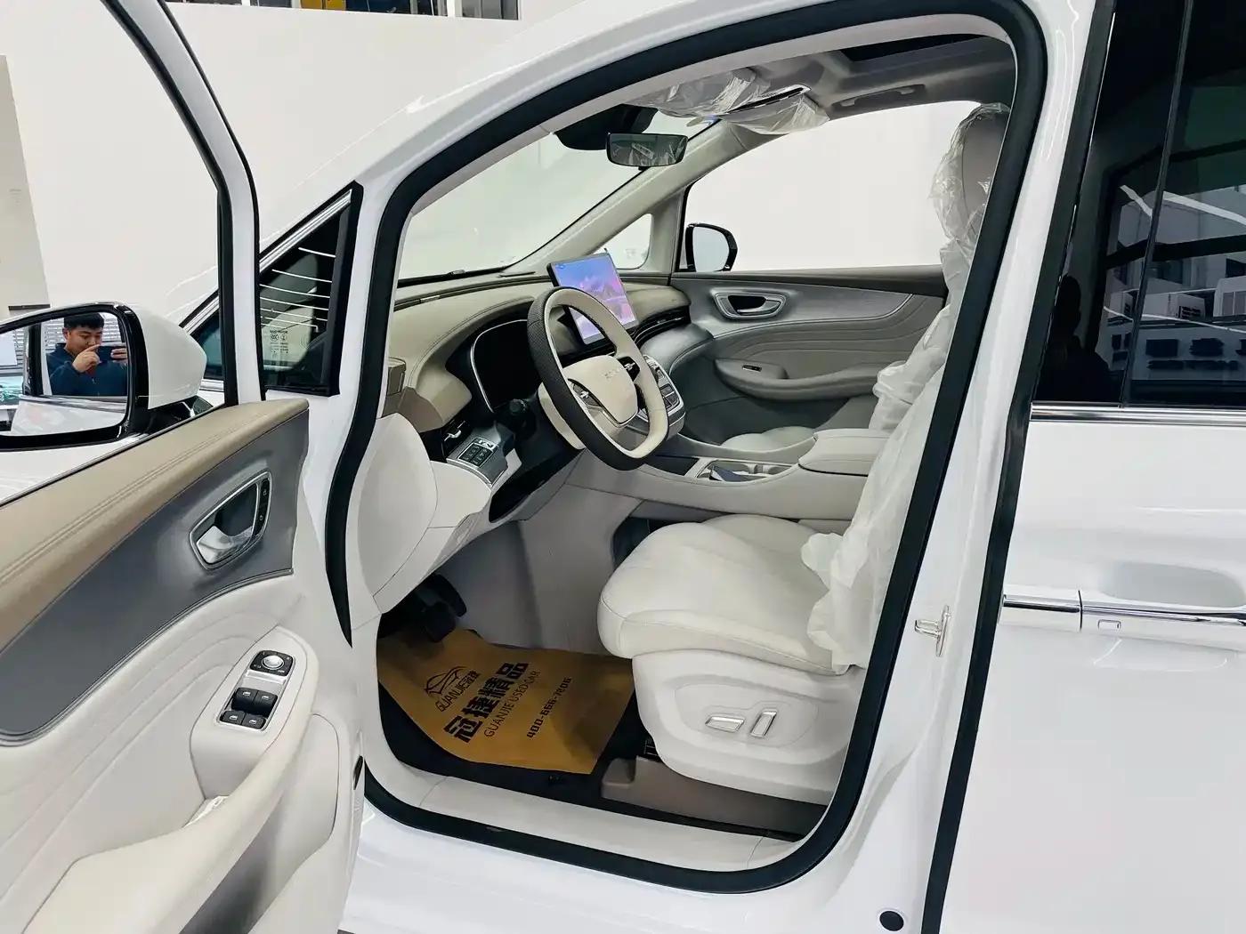 Roewe iMAX8 New Energy 2025 1.5T DMH Luxury Edition — миниатюра 4