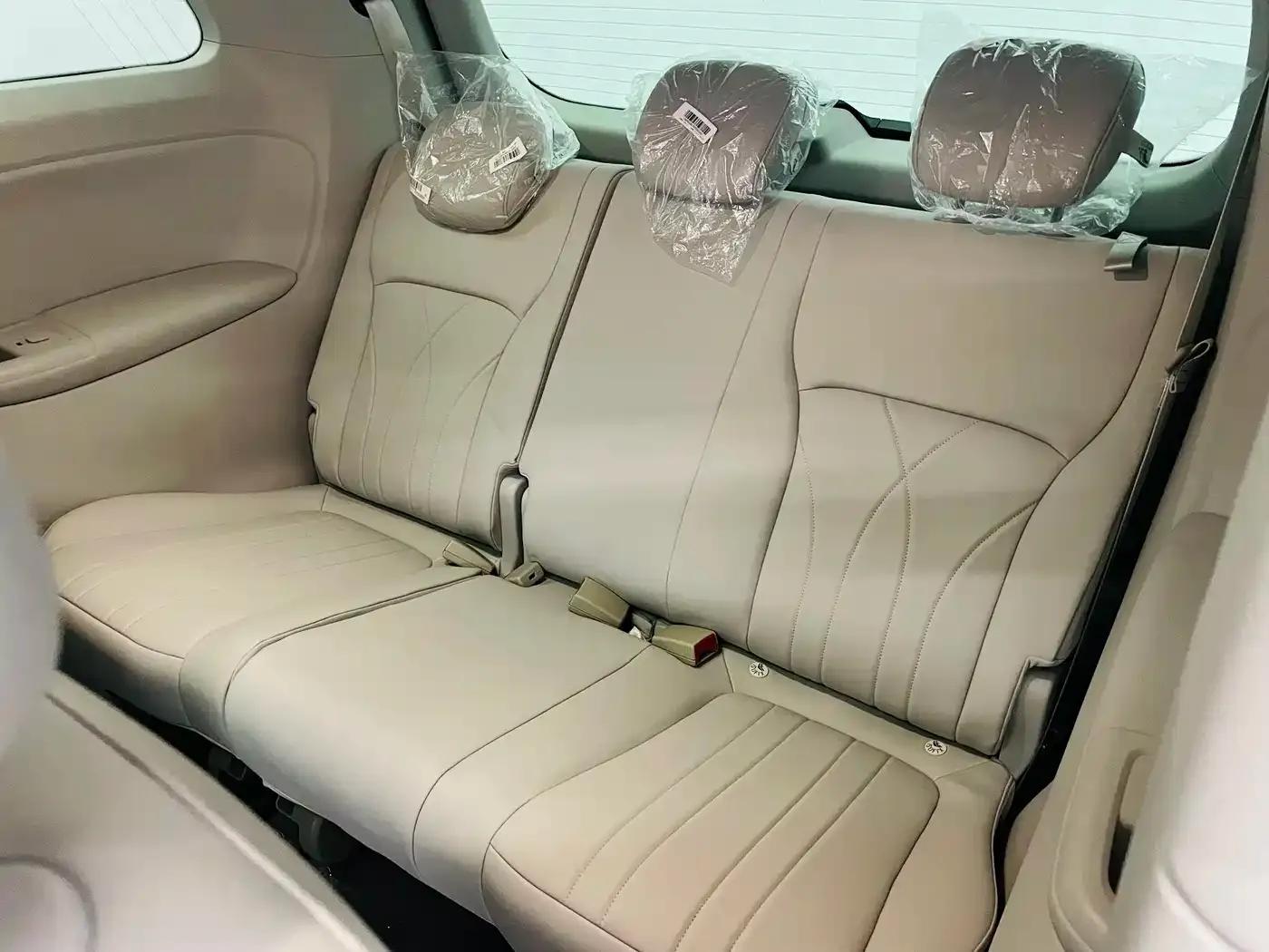 Roewe iMAX8 New Energy 2025 1.5T DMH Luxury Edition — миниатюра 9