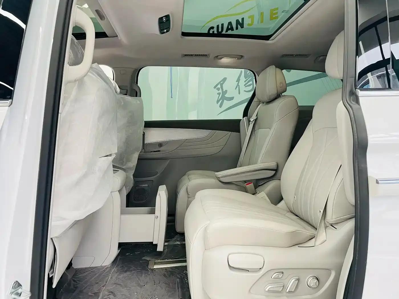 Roewe iMAX8 New Energy 2025 1.5T DMH Luxury Edition — миниатюра 10
