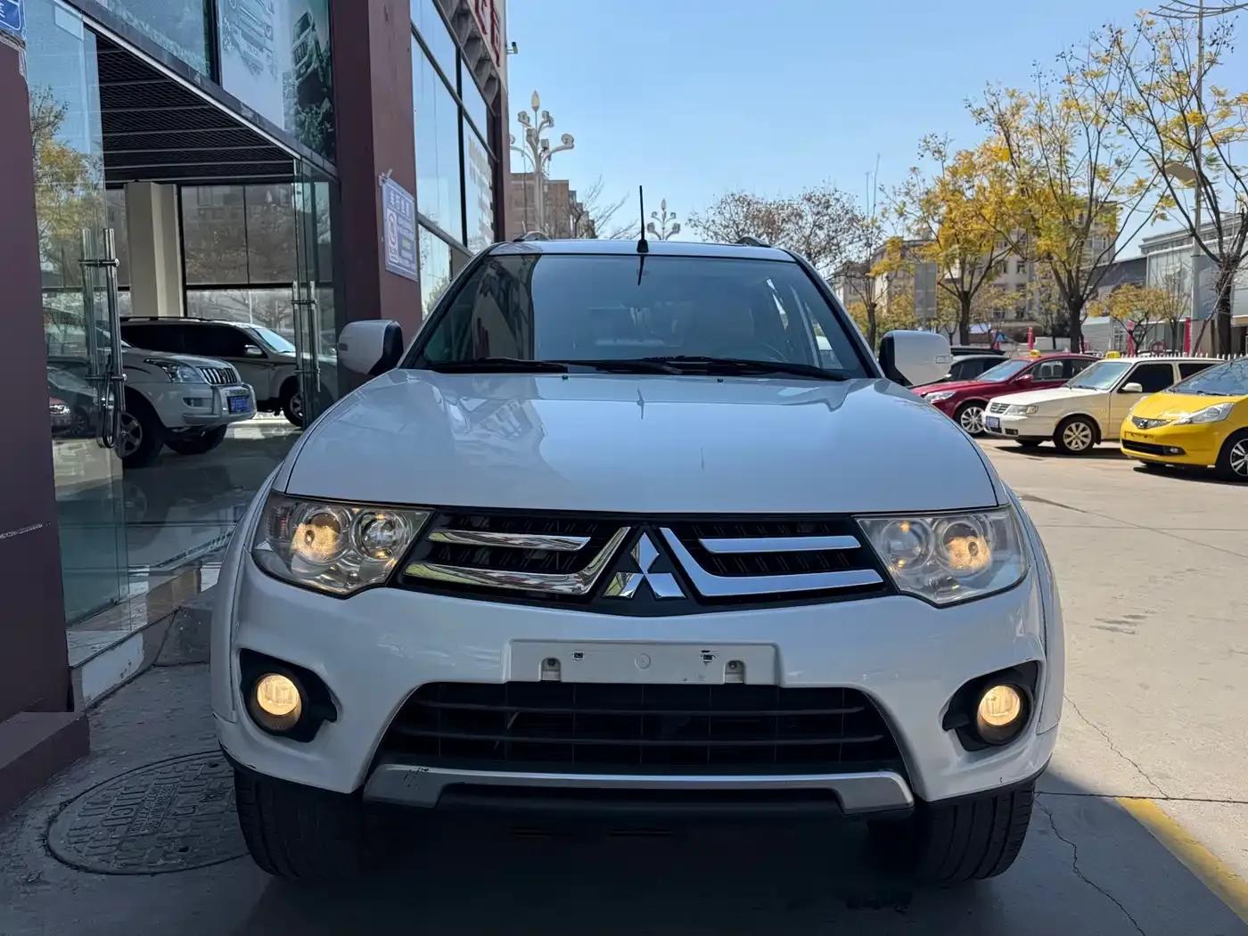 2013 Pajero Sport 3.0L Automatic 2WD Luxury Edition — миниатюра 3