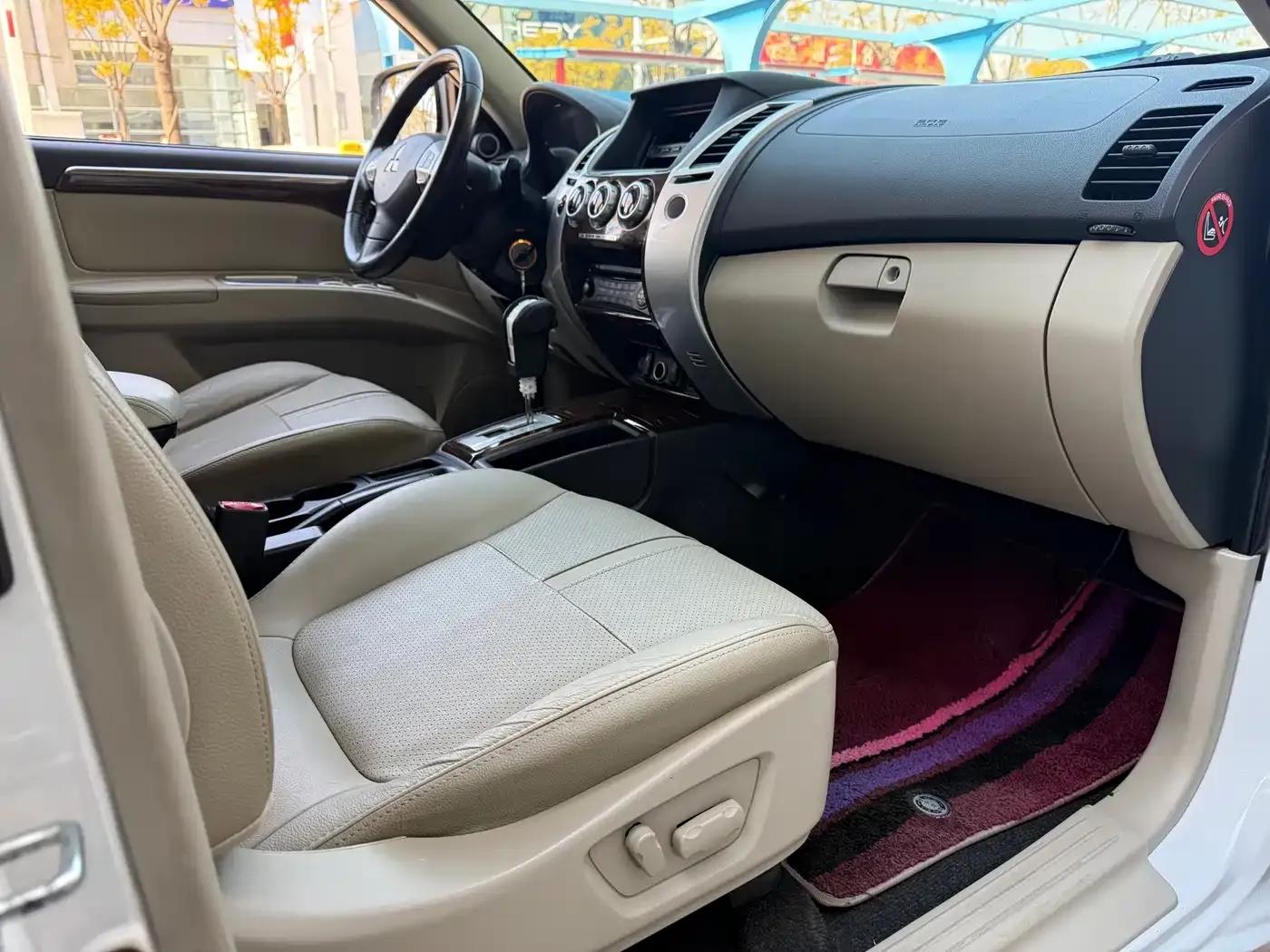 2013 Pajero Sport 3.0L Automatic 2WD Luxury Edition — миниатюра 7