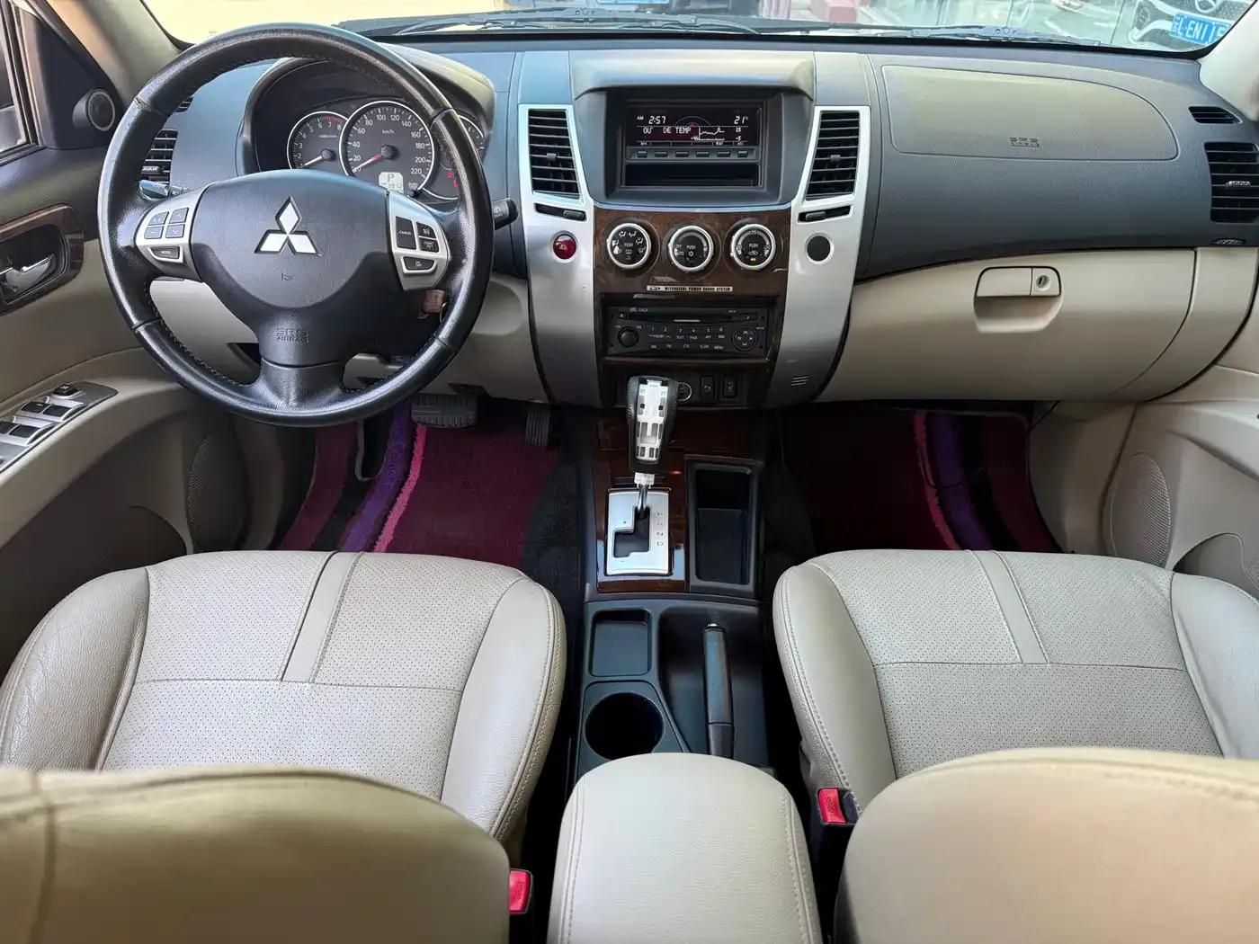 2013 Pajero Sport 3.0L Automatic 2WD Luxury Edition — миниатюра 8