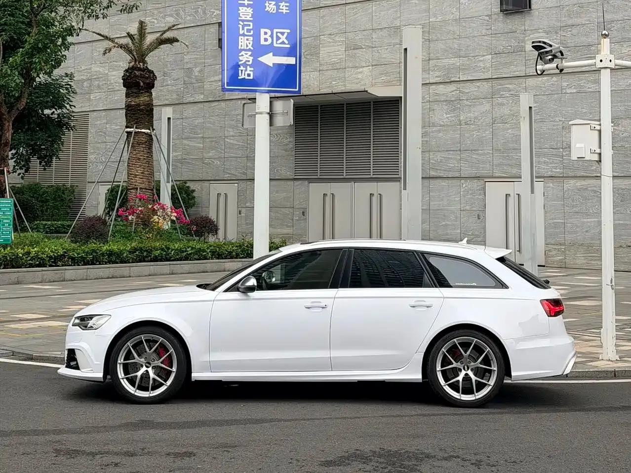2016 Audi RS 6 4.0T Avant — миниатюра 3