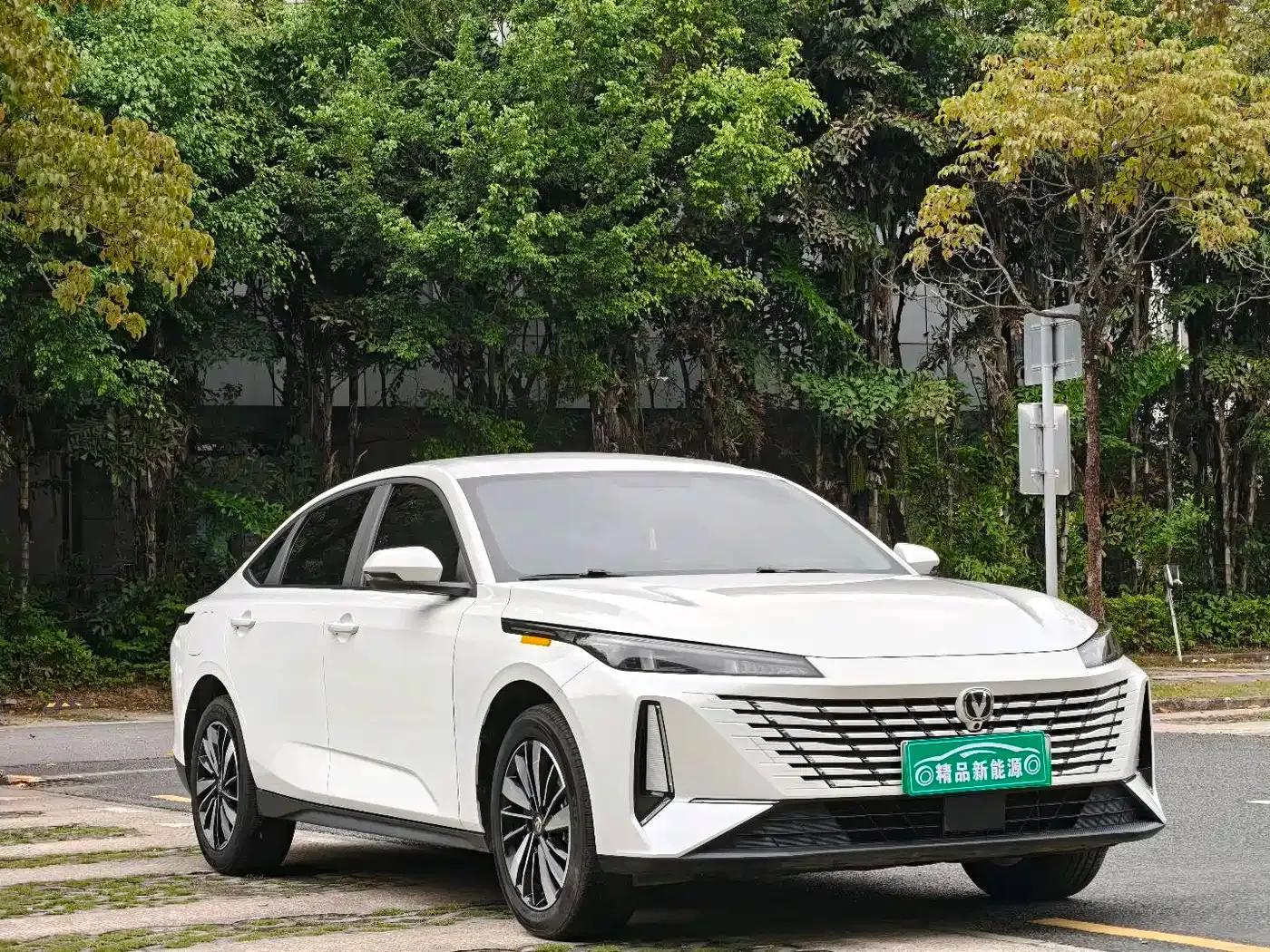 Changan Eado PHEV 2025 Smart Blue Whale 145KM High-Performance Edition — миниатюра 3