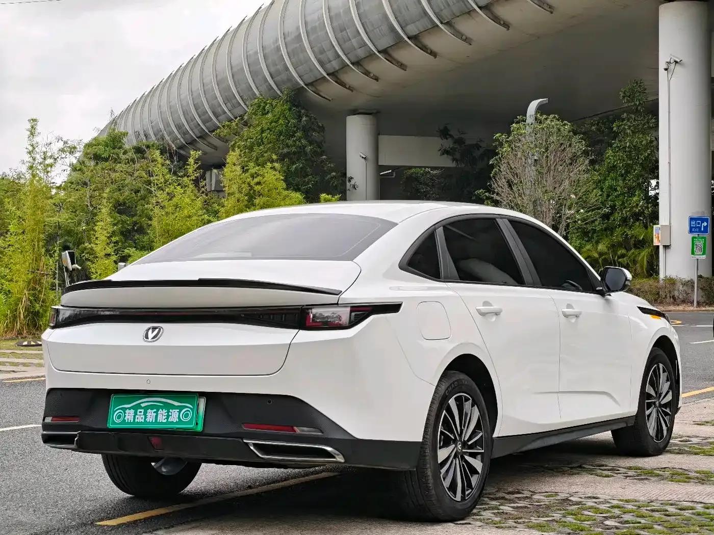 Changan Eado PHEV 2025 Smart Blue Whale 145KM High-Performance Edition — миниатюра 6