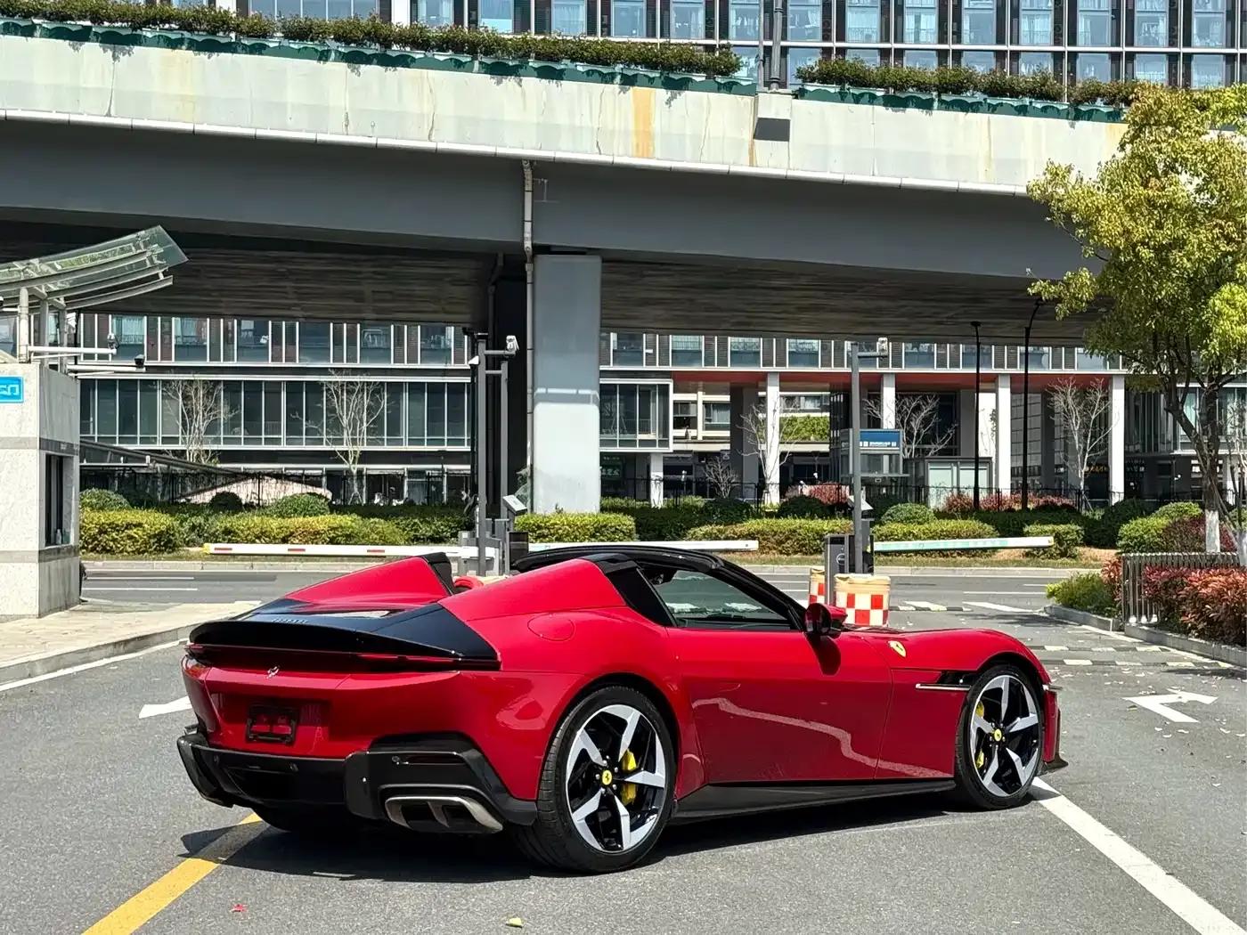Ferrari 12 Cilindri 2024 6.5L Spider — миниатюра 7