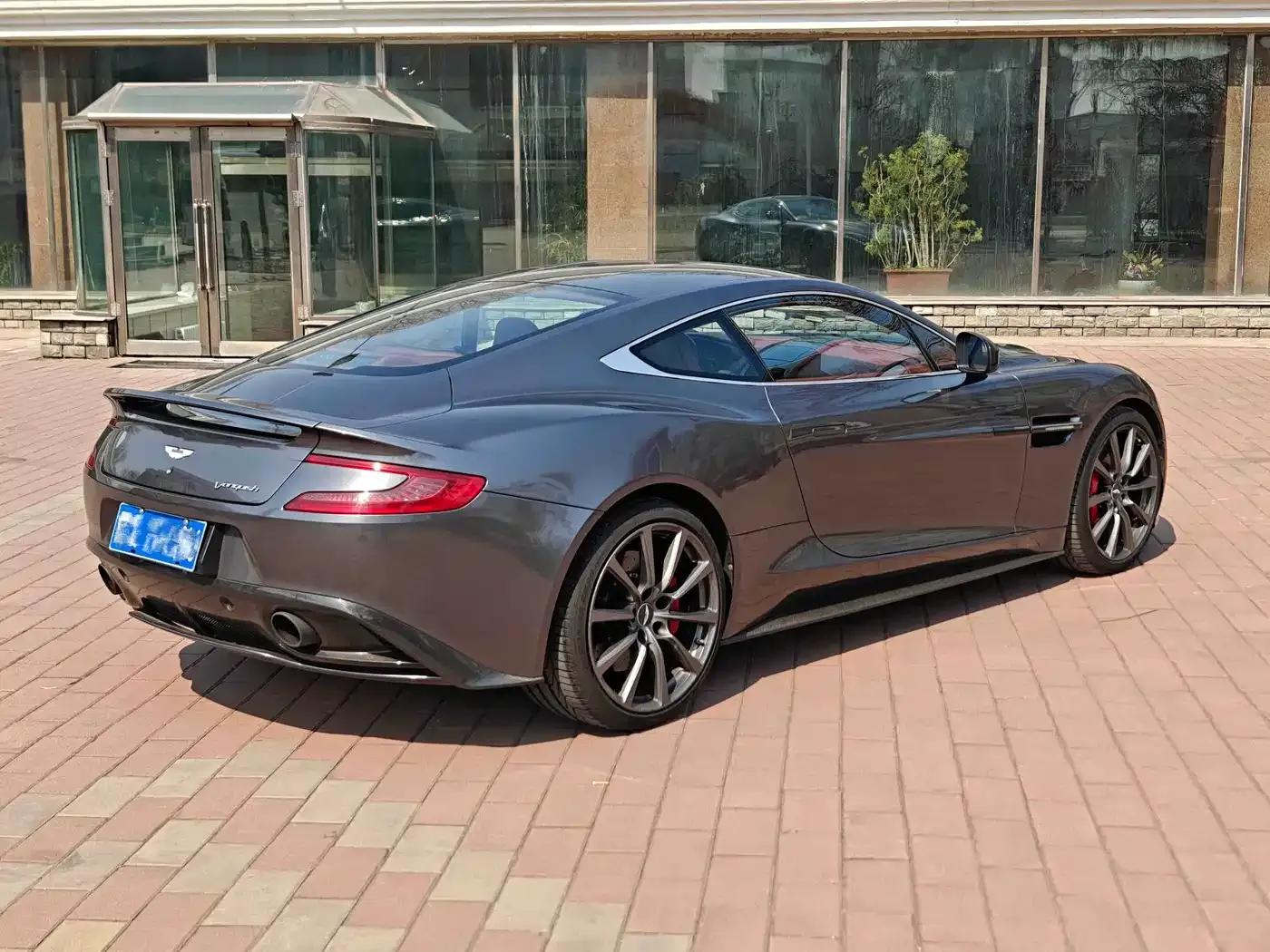2013 Vanquish 6.0L Standard Model — миниатюра 2