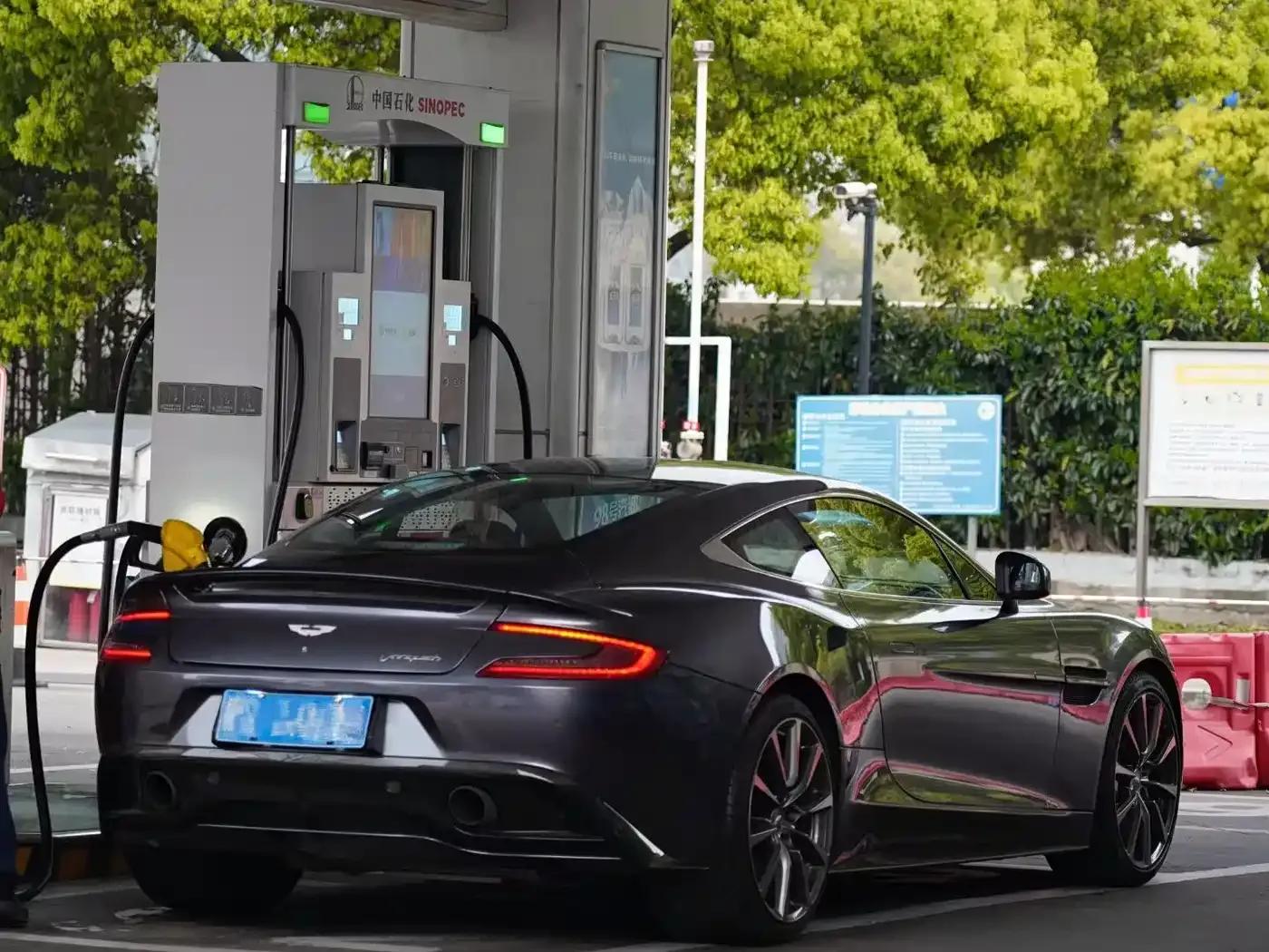 2013 Vanquish 6.0L Standard Model — миниатюра 4