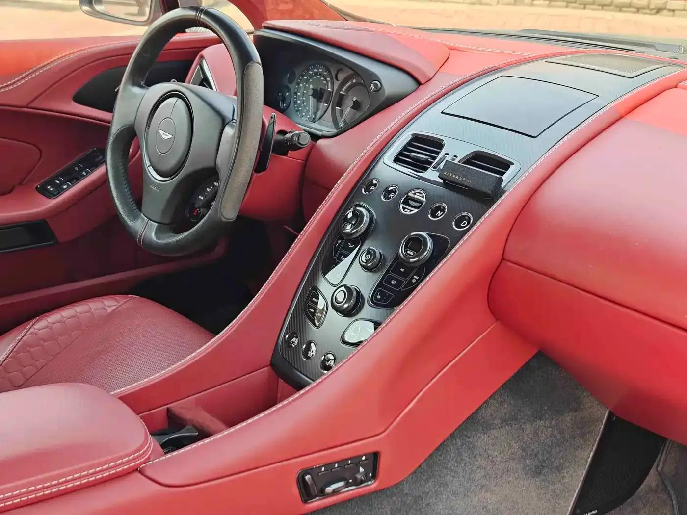 2013 Vanquish 6.0L Standard Model — миниатюра 9
