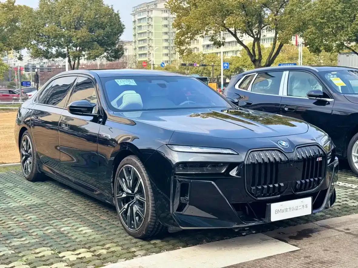 BMW i7 M70L 2023 Model — миниатюра 2