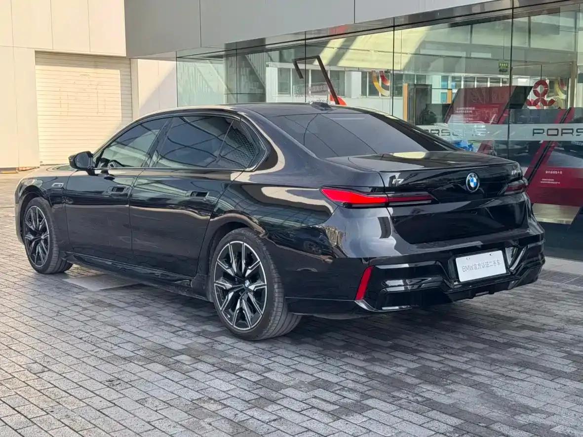 BMW i7 M70L 2023 Model — миниатюра 5