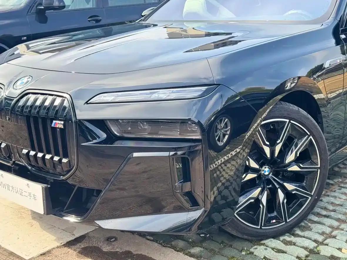 BMW i7 M70L 2023 Model — миниатюра 6