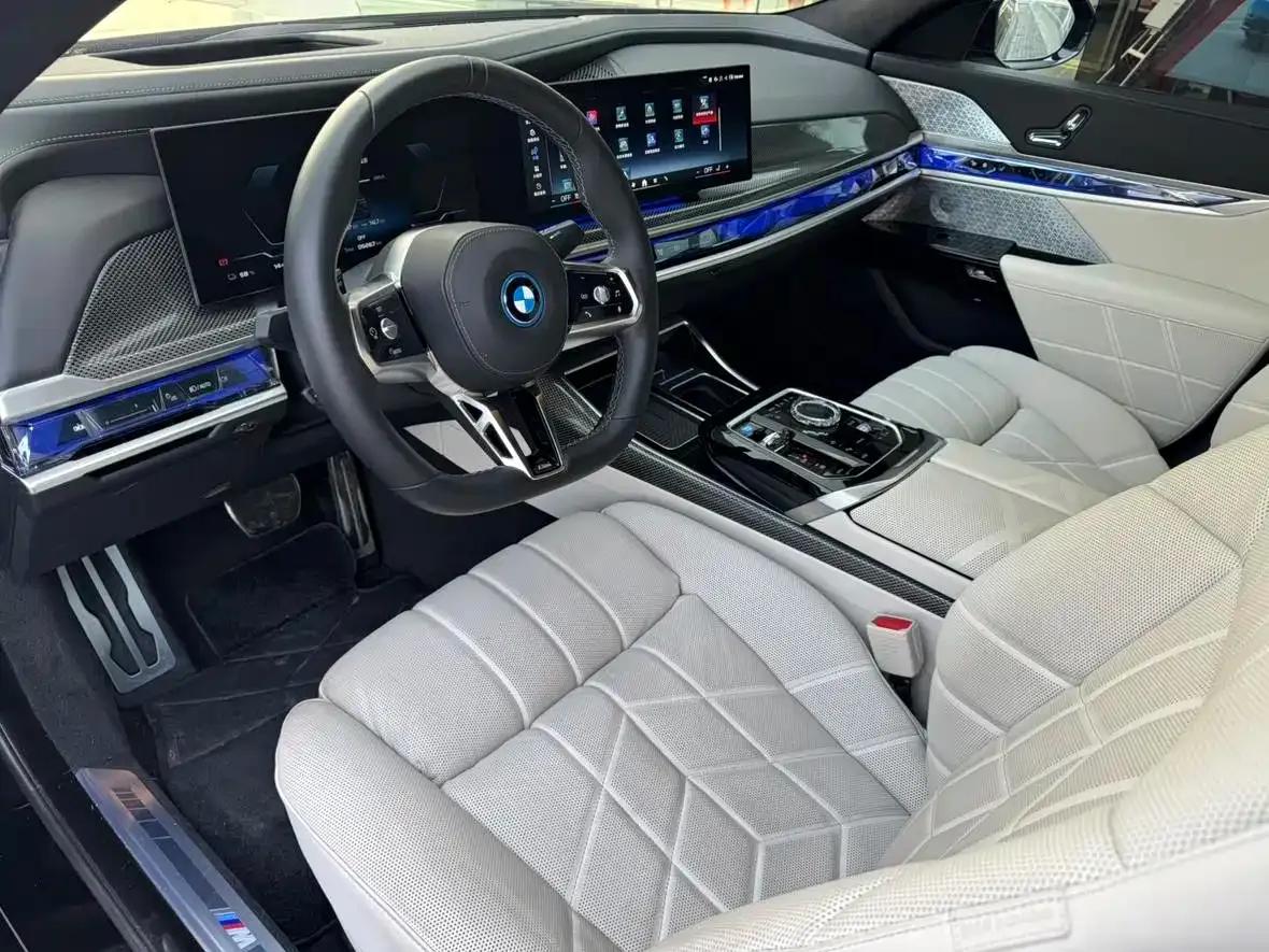 BMW i7 M70L 2023 Model — миниатюра 8