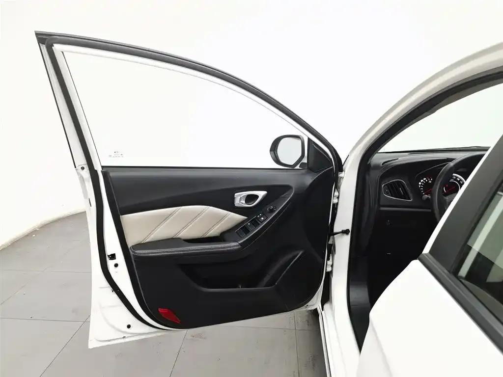 Trumpchi GA3S Vision 2014 1.6L Automatic Luxury ESP Edition — миниатюра 8