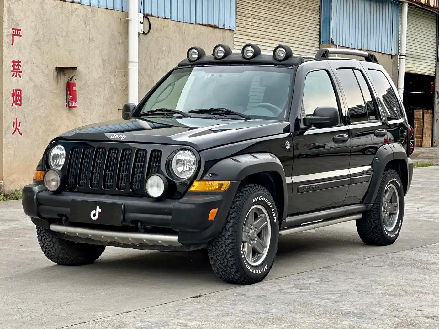 2004 Liberty 3.7L — миниатюра 1