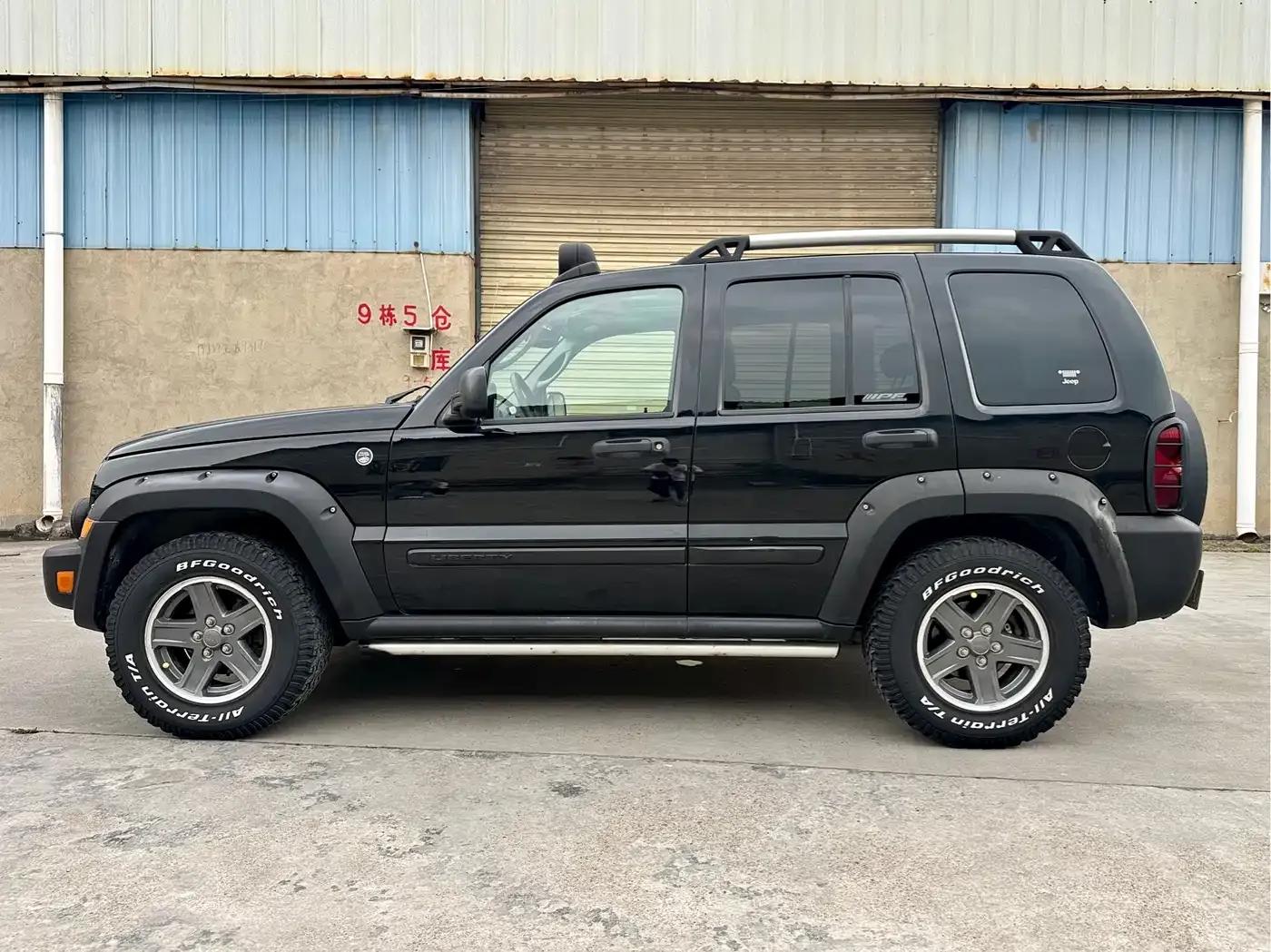 2004 Liberty 3.7L — миниатюра 4