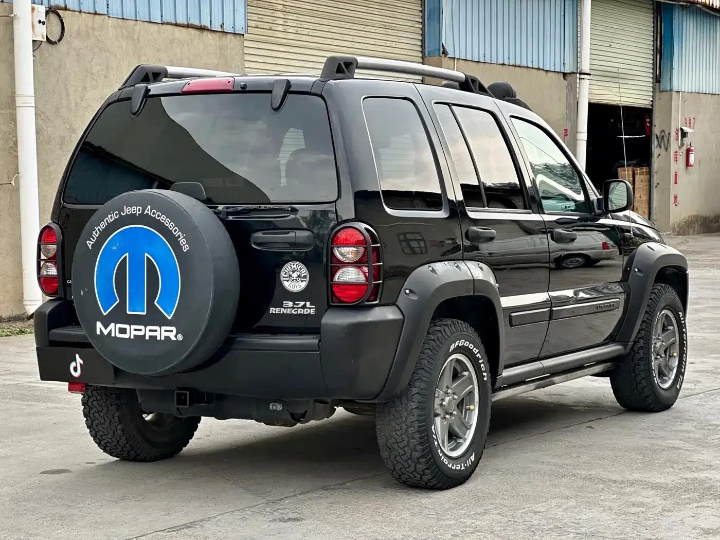 2004 Liberty 3.7L — миниатюра 6