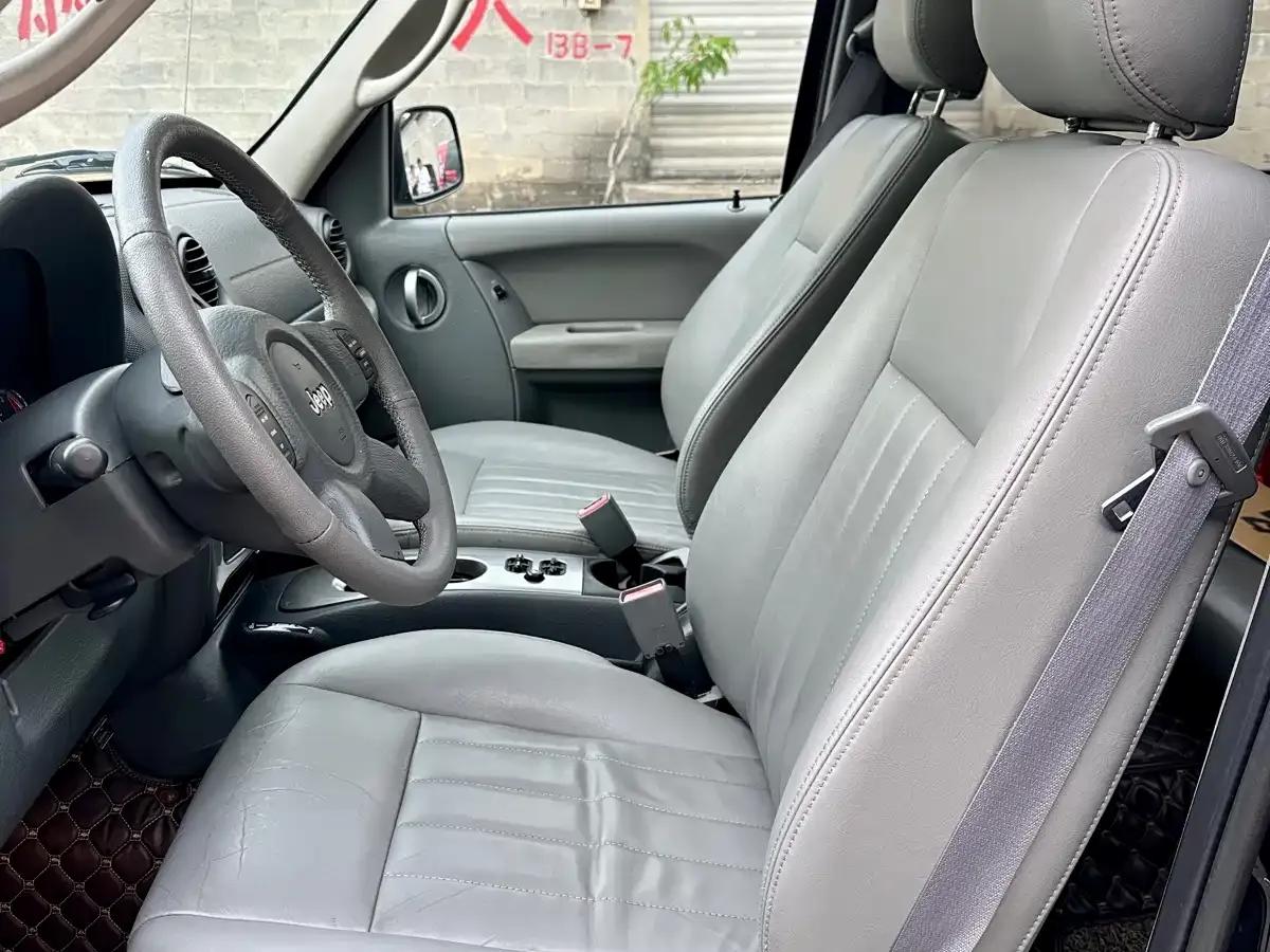 2004 Liberty 3.7L — миниатюра 7