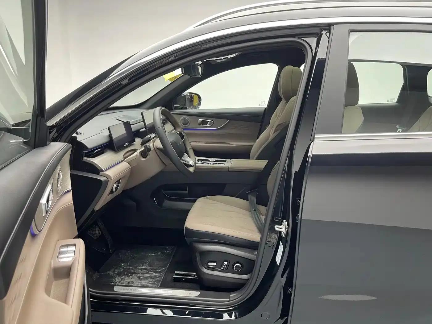 Fengyun T8 2025 1.5T 130km Premium Edition 5-seater — миниатюра 14