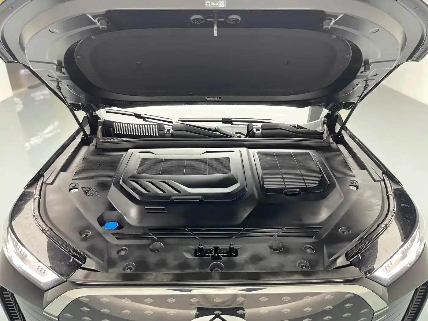 Fengyun T8 2025 1.5T 130km Premium Edition 5-seater — миниатюра 17