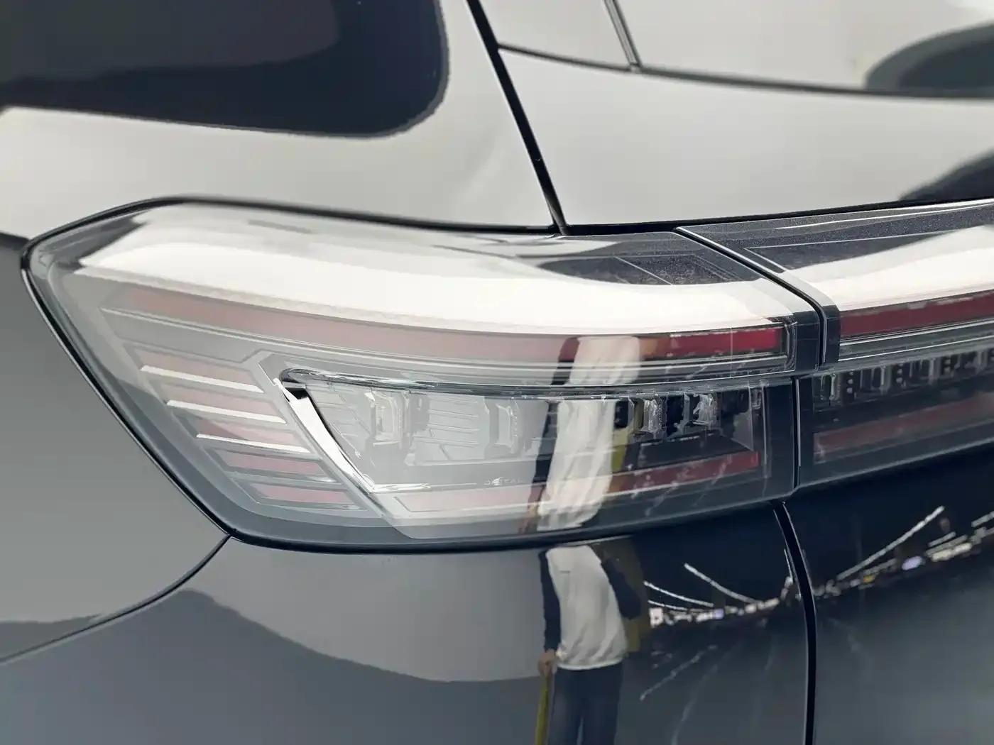 Fengyun T8 2025 1.5T 130km Premium Edition 7-seater — миниатюра 11