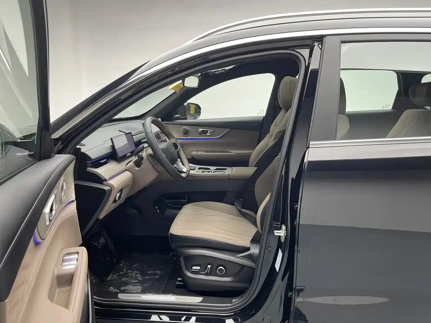 Fengyun T8 2025 1.5T 130km Premium Edition 7-seater — миниатюра 13