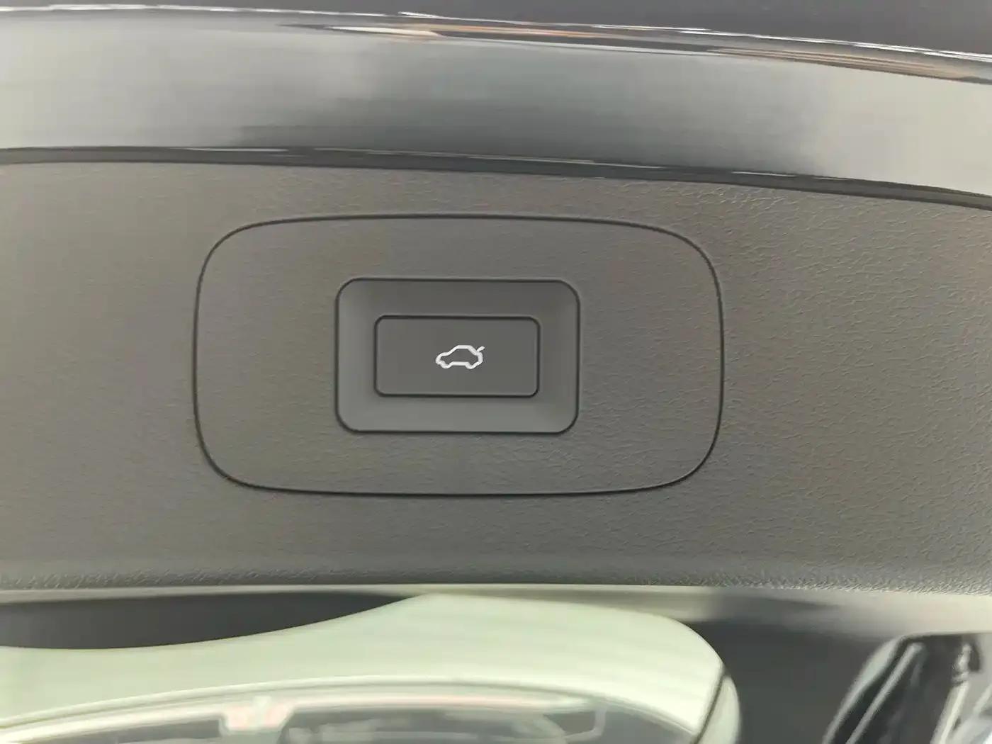 Fengyun T8 2025 1.5T 130km Premium Edition 7-seater — миниатюра 18